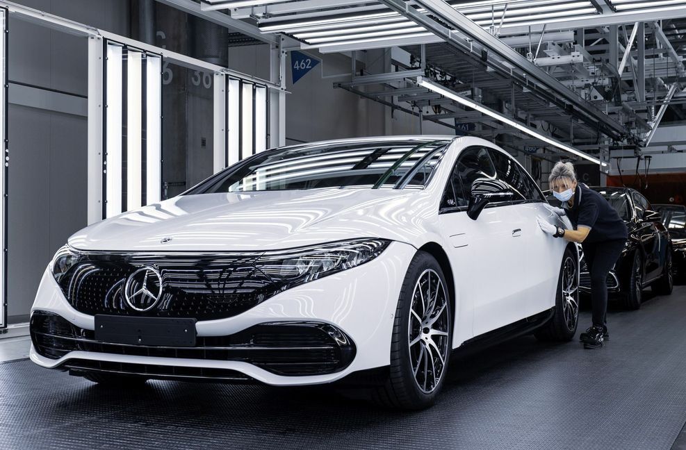 Die Elektro-Limousine EQS läuft in Sindelfingen vom Band: Daimler setzt sich ehrgeizige Ziele bei Elektromobilität.
 Foto: Daimler