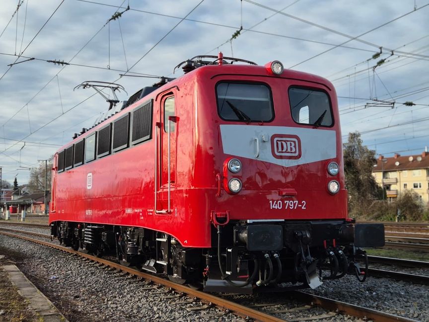 Frisch lackiert: Die E-Lok 140 797.