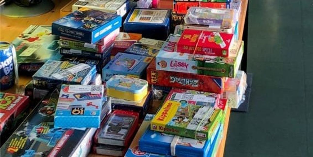 Auch Spielsachen und Bücher können den Besitzer wechseln.