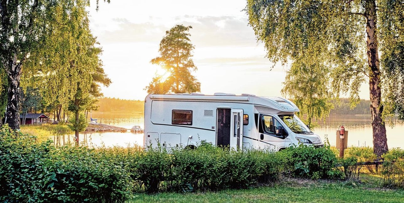 Nicht nur über den Wolken muss die Freiheit wohl grenzenlos sein, dieses Versprechen macht auch ein Wohnmobil.