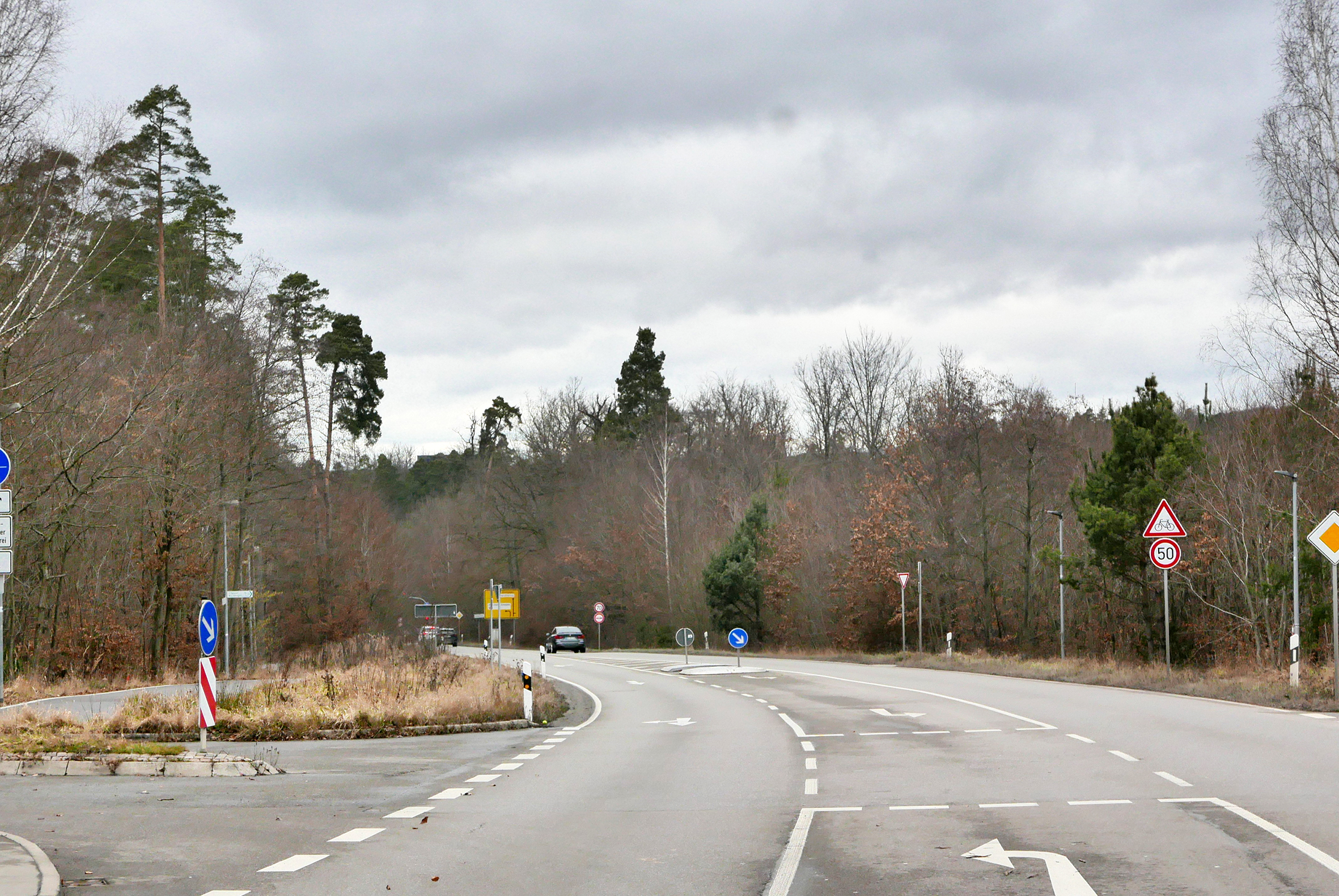 Eine Fahrradbrücke will der Landkreis über die Panzerstraße bauen, um den Radschnellweg von und nach Stuttgart mit dem Radweg zeischen Thermalbadkreuzung und Schönaich zu verbinden.                     Bild: Jung