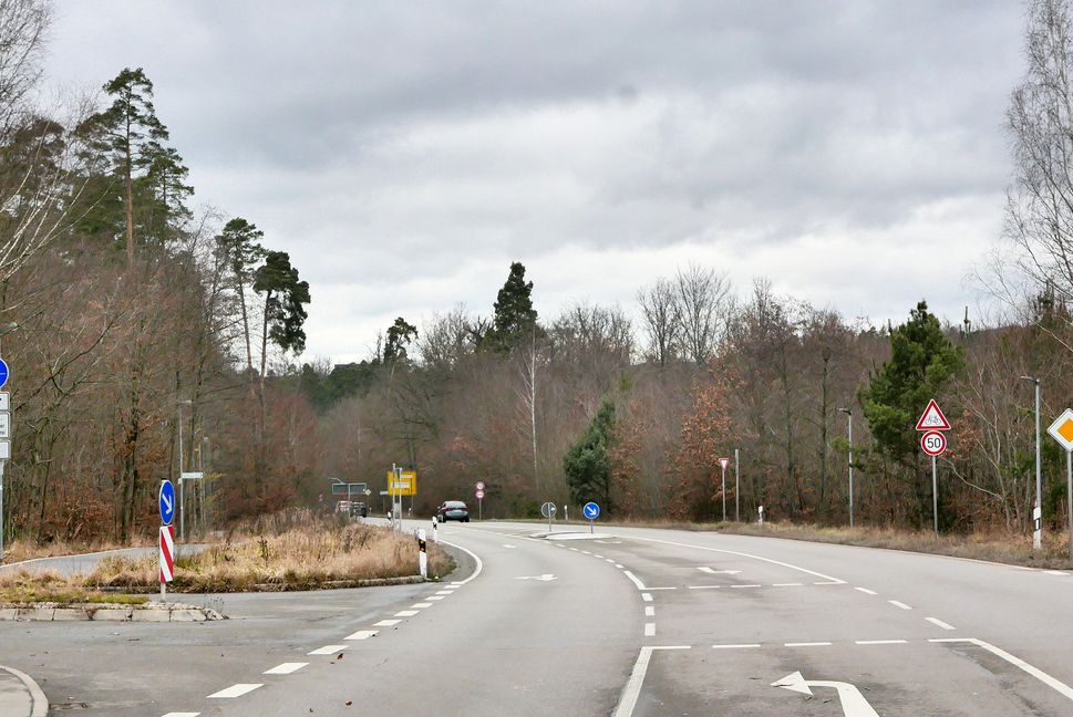 Eine Fahrradbrücke will der Landkreis über die Panzerstraße bauen, um den Radschnellweg von und nach Stuttgart mit dem Radweg zeischen Thermalbadkreuzung und Schönaich zu verbinden.                     Bild: Jung