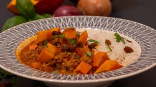Kürbis-Curry-Topf mit Hackfleisch. Dazu passt Reis. Bild: Nüßle