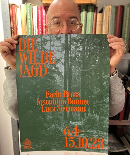Museumsleiter Dr. Christian Baudisch mit preisgekrönten Plakat.