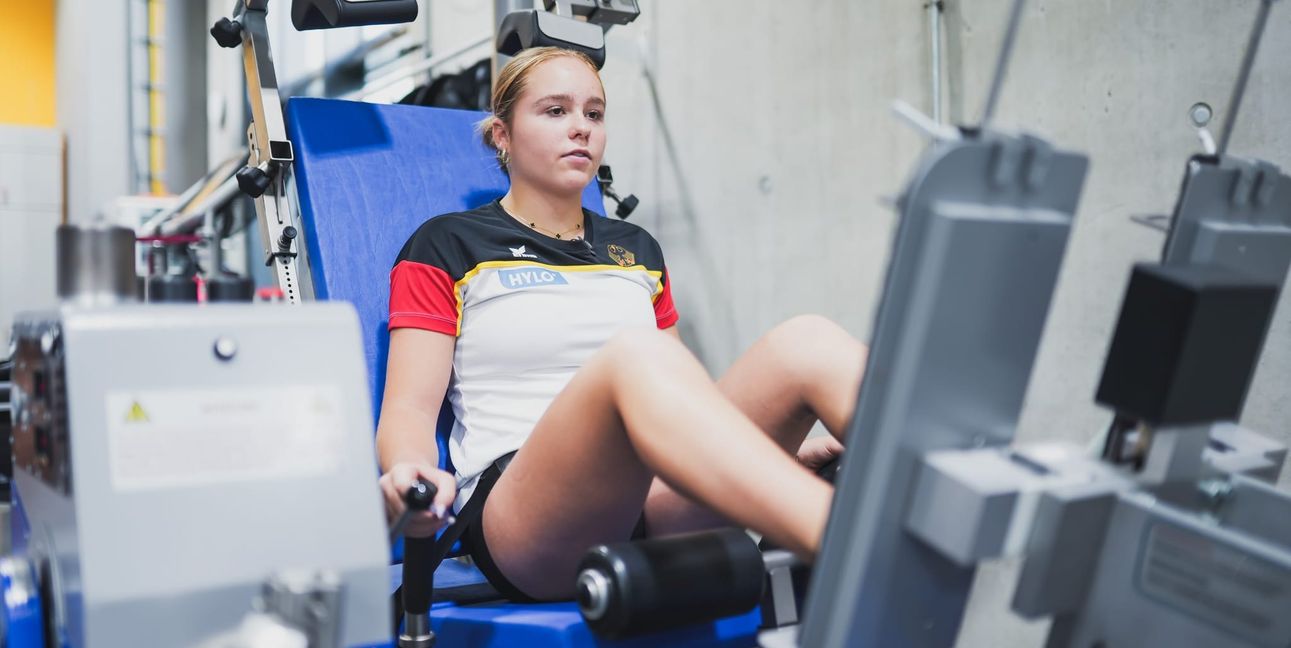 Viele Wochen hat Meolie Jauch im Fitness-Studio verbracht. Dort hat die 17-Jährige Schönaicherin ihre Muskulatur nach der Knie-Operation wieder aufgebaut. Bild: Lars Neumann