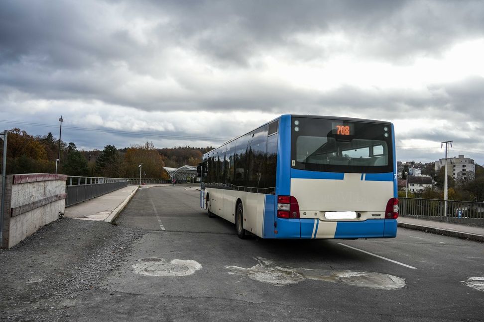 Die Busse müssen bis Mitte 2025 andere Strecken fahren.