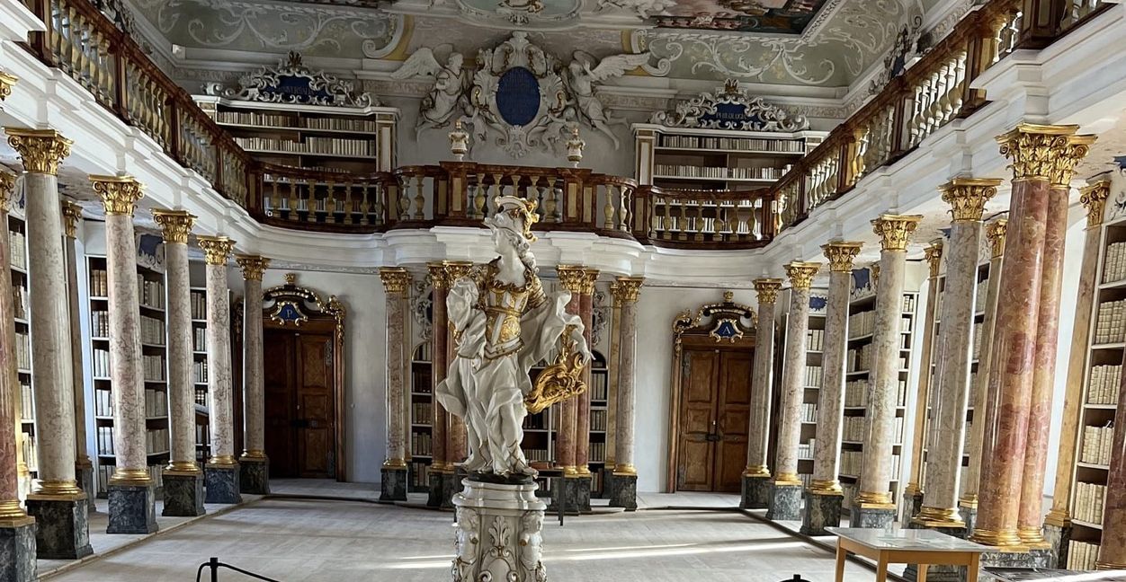 Die berühmte Bibliothek.