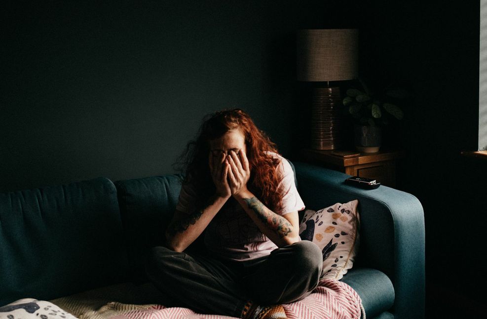 Menschen mit dem Impostor-Syndrom setzen sich unter ständig zunehmenden Erfolgsdruck.