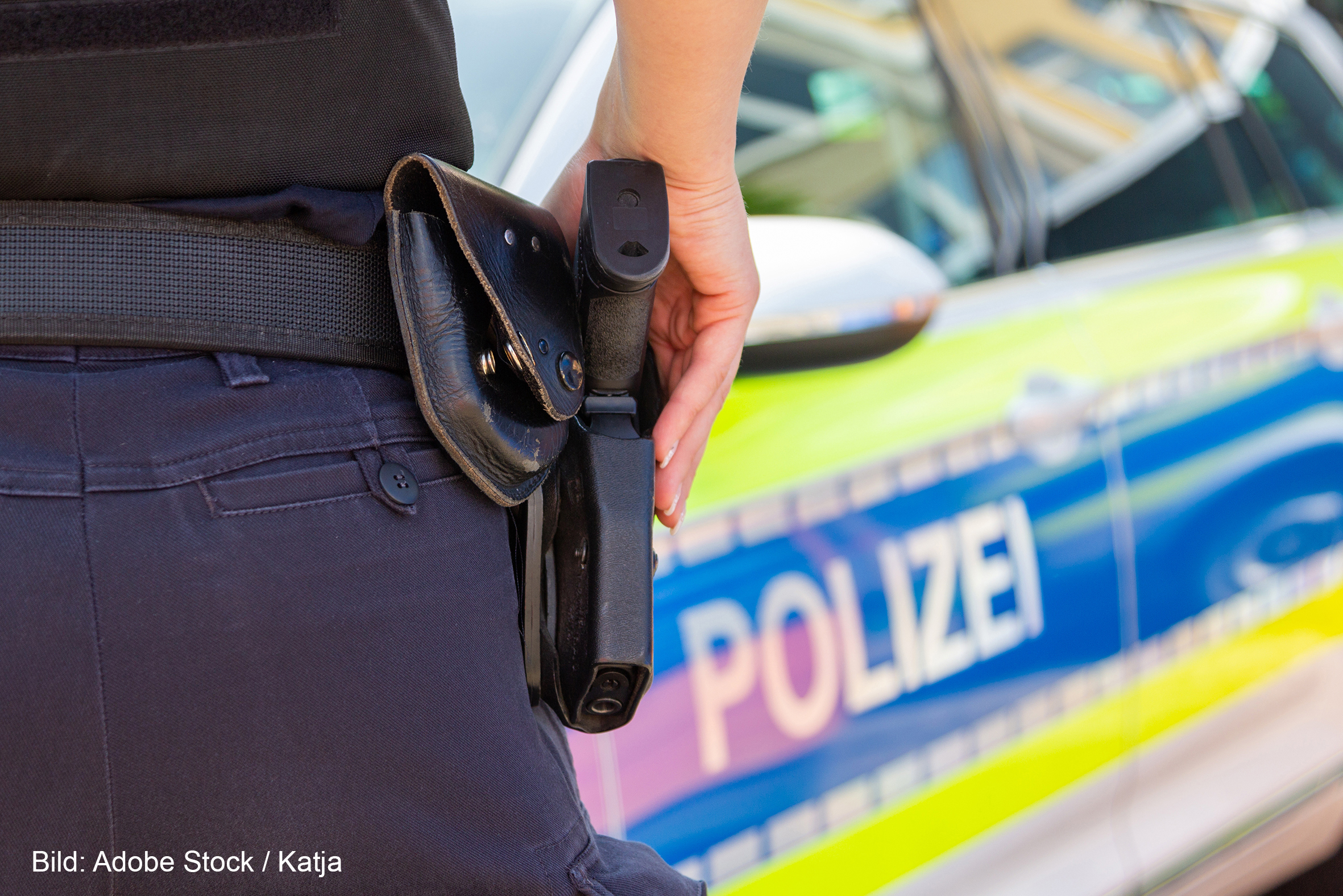 Die Polizisten haten große Mühe den 33-Jährigen zu Boden zu bringen. Bild: Adobe Stock