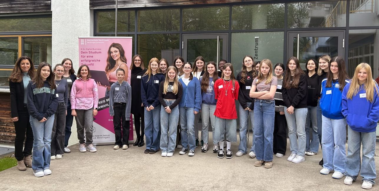 Gruppenfoto der Organisatorinnen und Teilnehmerinnen 2024.