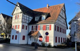 Inzwischen ist das Haus renoviert, doch wahrscheinlich im rechten Teil befand sich einst die Wirtschaft „Zum Löwen“.