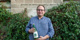 Eberhard Zipperer setzt bei seinem Apfelsaft auf Flaschenabfüllung.