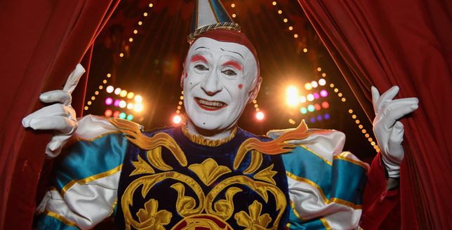 Weißclown Gensi ist Teil der Jubiläumstournee des Circus Roncalli.