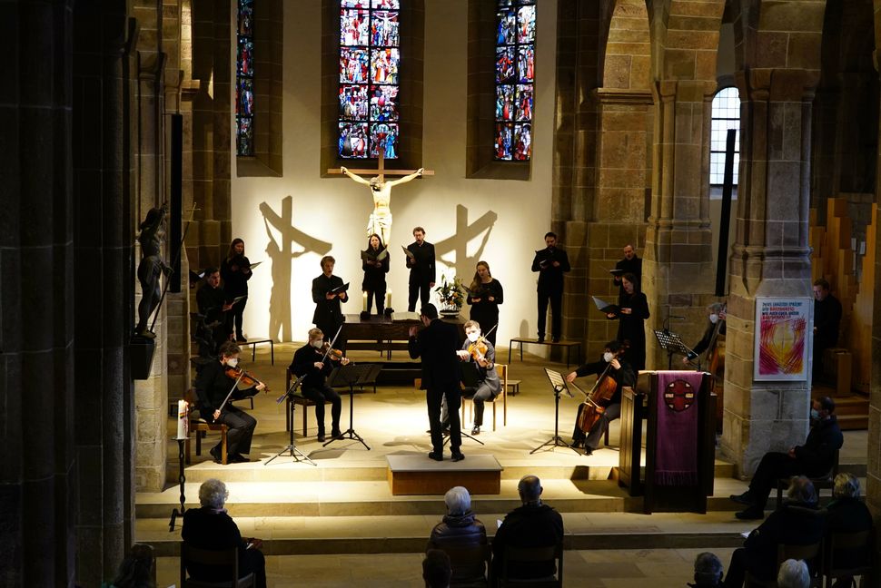 Das Sindelfinger Vokalkabinett unter der Leitung von Daniel Tepper. Bild: Heiden