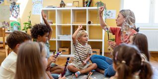 Jedes Kind hat das Recht auf Bildung. Deshalb stockt die Stadt die Stellen für Inklusionskräfte auf.