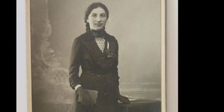 Das Foto von Lucie Illfelder wurde zum Anlass ihrer Konfirmation 1913 aufgenommen.