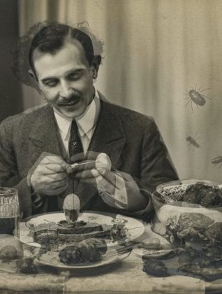 Das Deutsche Fleischermuseum auf dem Böblinger Marktplatz zeigt die Ausstellung „Alte Schinken – Eine Retrospektive des Zukünftigen“. Die Eröffnung am Donnerstag, 7. April beginnt um 19 Uhr im Bären-Kino (Eintritt frei) mit KI-generierten Kunstfilmen, anschließend geht es ins Fleischermuseum. Zu sehen bis zum 12. Oktober: Mittwoch bis Freitag von 15 bis 18?Uhr, Samstag von 13 bis 18 Uhr, Sonn- und Feiertag von 11 bis 17 Uhr.