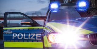 Die Polizei sucht zwei Frauen, die etwas beobachtet haben könnten. Bild: : Adobe Stock