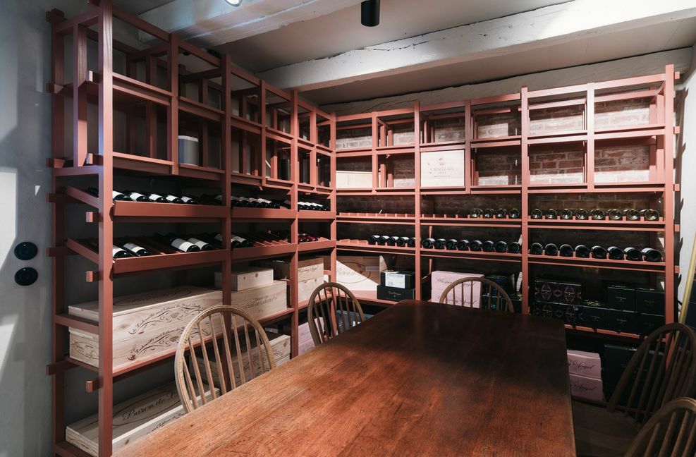 Lagerplatz mit Sitzgelegenheit