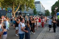 Sindelfingen tanzt beim Salsa-Abend in der Kleinen Mercedesstaße.