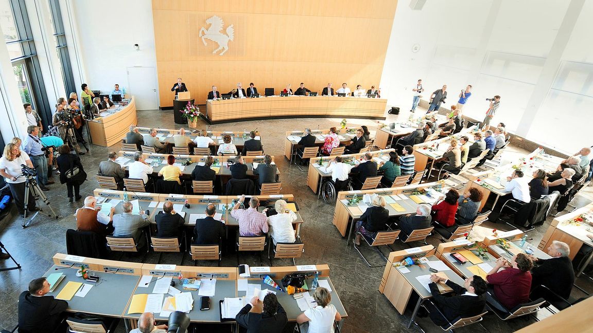 Noch sitzen im Stuttgarter Gemeinderat eher ältere Mitglieder. Ab nächstem Jahr könnte sich das ändern.