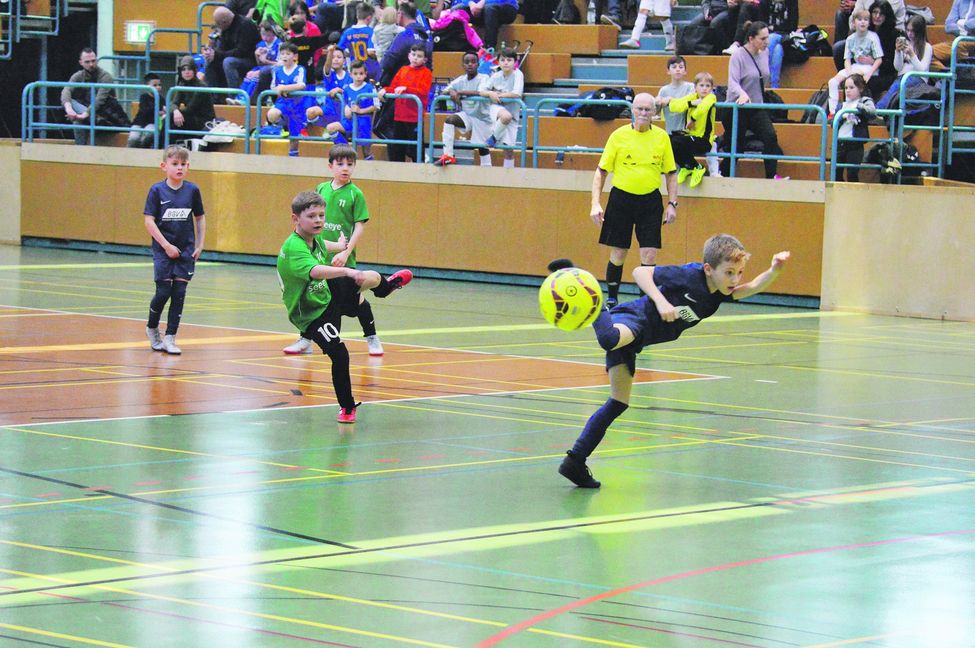 Beim Benefizturnier „Kinder spielen für Kinder“ stand das Toreschießen besonders im Vordergrund. Denn jeder Treffer spült 2,50 Euro in die Spendenkasse des GSV Maichingen. Bild: Zvizdiç