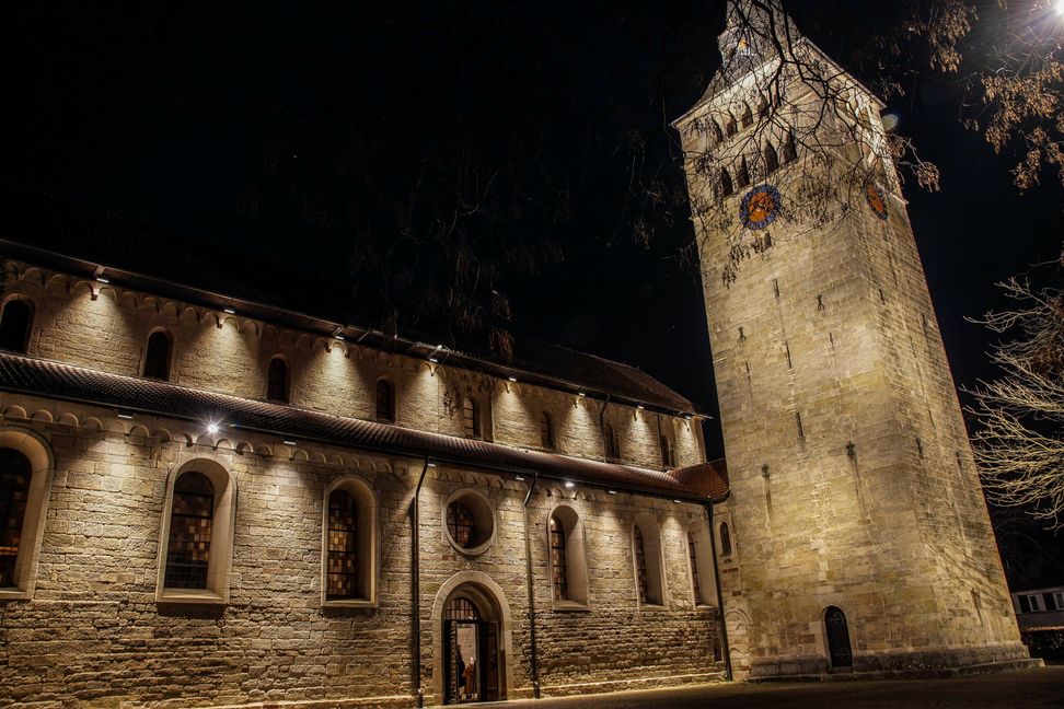 So sieht die nächtliche Martinskirche mit voller Beleuchtung aus.