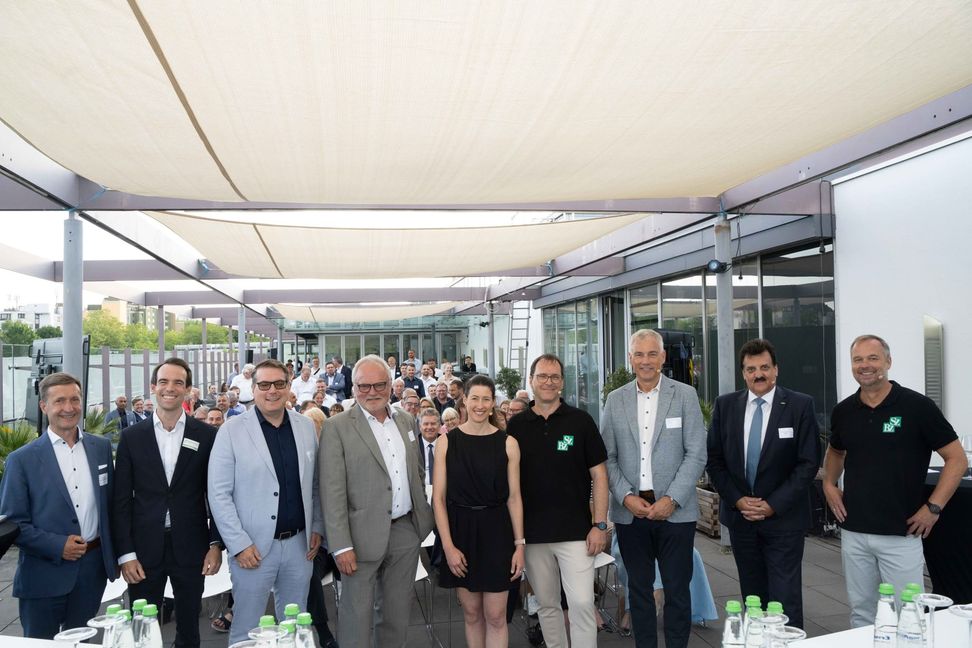 Bei der SZ/BZ-Zukunftsveranstaltung (von links): Markus Linha, Dr. Christian Röhm, Andreas Weeber, Dr. Karl Peter Hoffmann, Dr. Kathrin Steinbrink, Tim Schweiker, Wolfgang Wendt, Christian Wehrle und Jürgen Wegner. Bild: Dettenmeyer