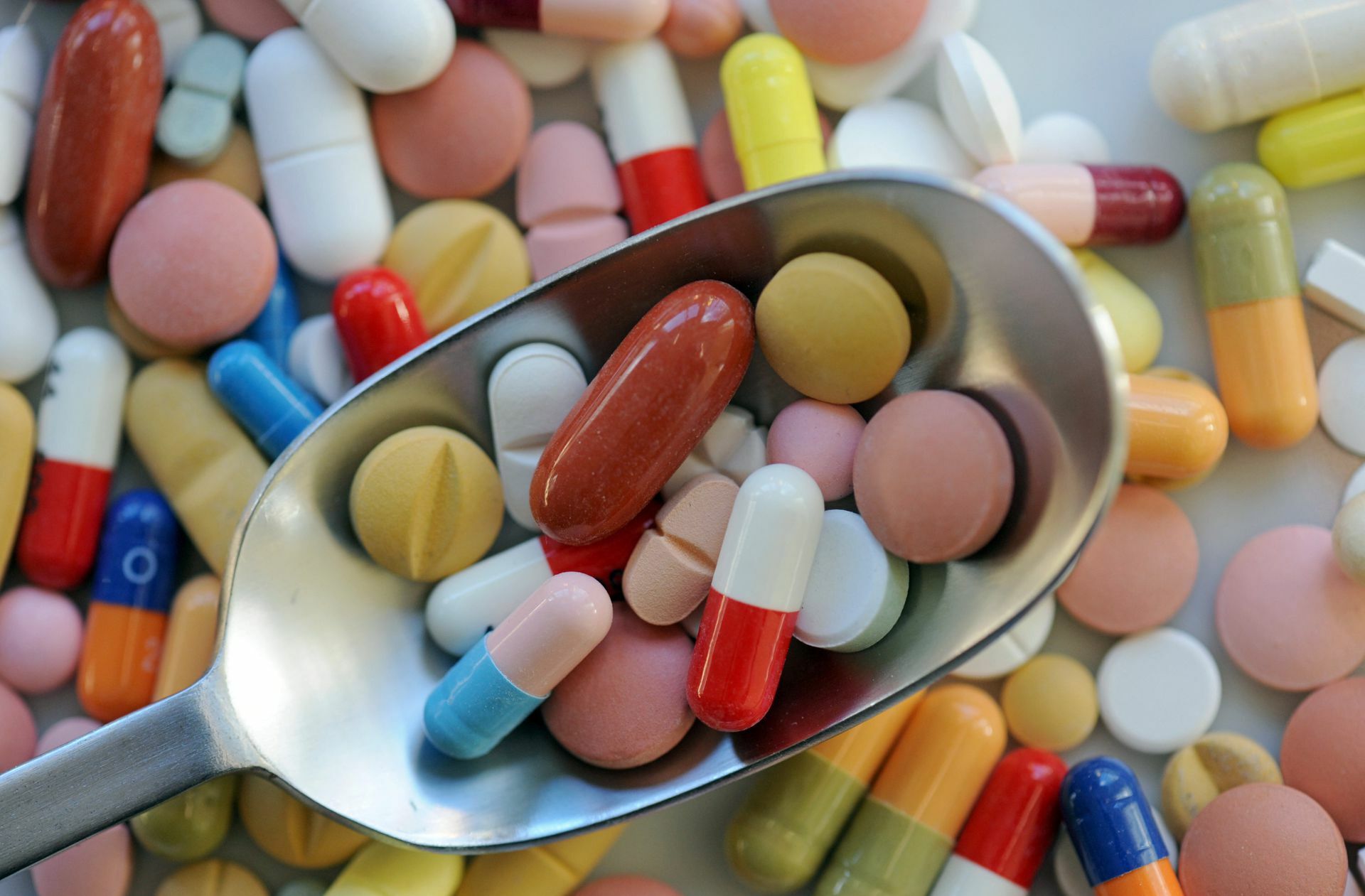 Mehr als zwei Milliarden Euro geben die Deutschen jährlich für Vitamine, Mineralstoffe oder Spurenelemente  in Pillenform aus. Foto: dpa/Matthias Hiekel