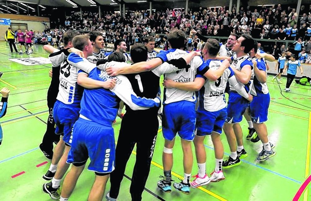 So sieht es aus, wenn in der Sommerhofenhalle die Tribüne ausgezogen ist. Die HSG bejubelt am 16. Dezember das 31:26 gegen die SG Oberhausen/Unterhausen.