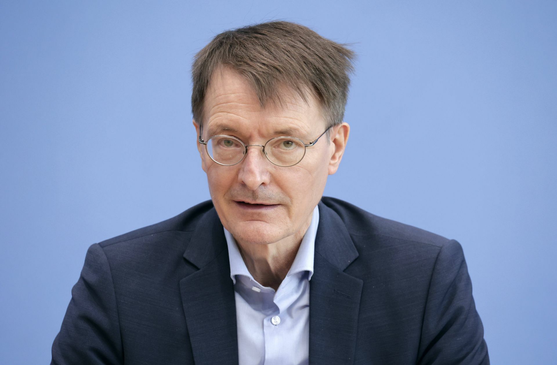 Bundesgesundheitsminister Karl Lauterbach kann sich verkürzte Absonderungszeiten für Infizierte oder Kontaktpersonen vorstellen.
 Foto: imago/Jens Schicke
