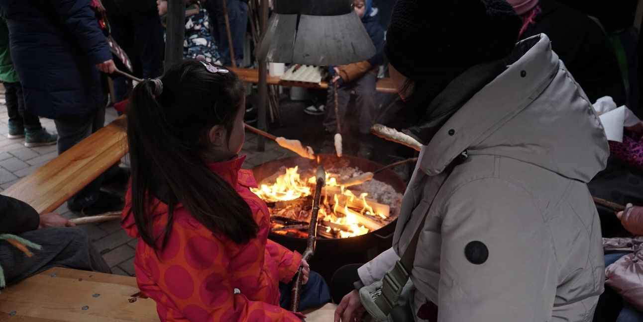 Stockbrot im CVJM-Zelt.