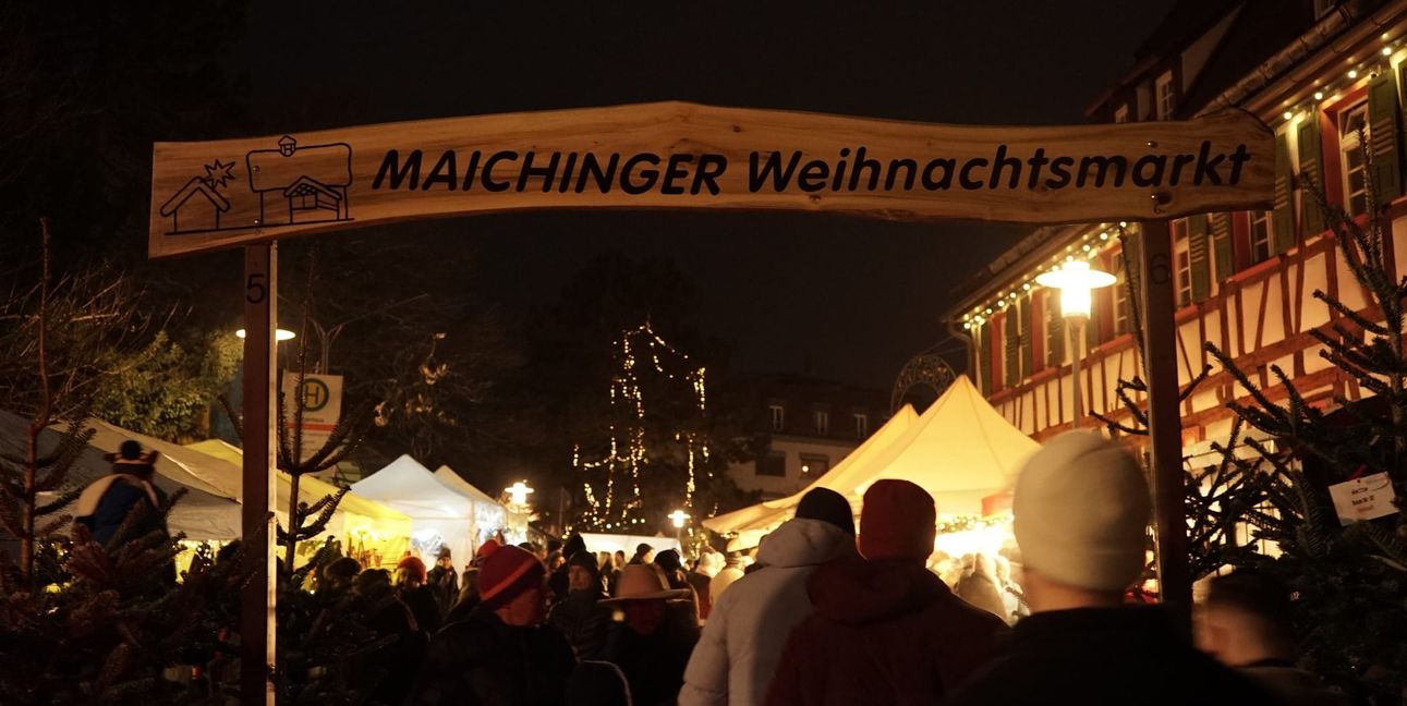 Eingang zum Maichinger Weihnachtsmarkt.