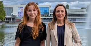 Sofia Ilardi (links) mit Jasmina Hostert, SPD-Bundestagsabgeordnete am Unteren See in Böblingen.Bild: z
