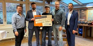 Foto v.l.n.r.: Schulleiter Christian Stoiber, Regionalleiter Joshua Dudde, Schulsprecher Omer Abdelhunnan, Lehrer Amos Gottschalk und Regionalvorstand Mario Schmid.