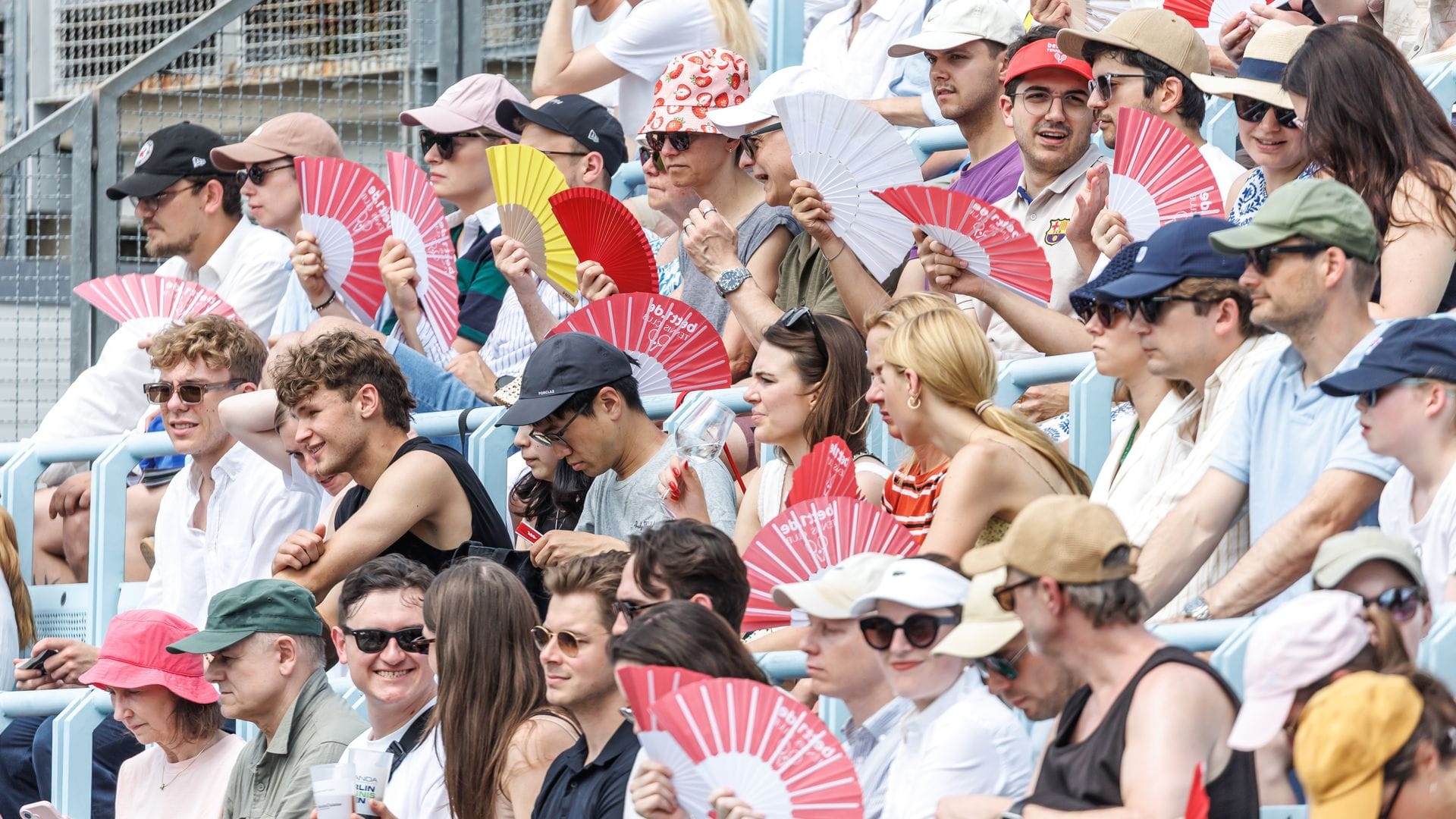 Fächer waren beim Tennis-Turnier im Juni in Berlin auf den Zuschauerrängen gefragt.