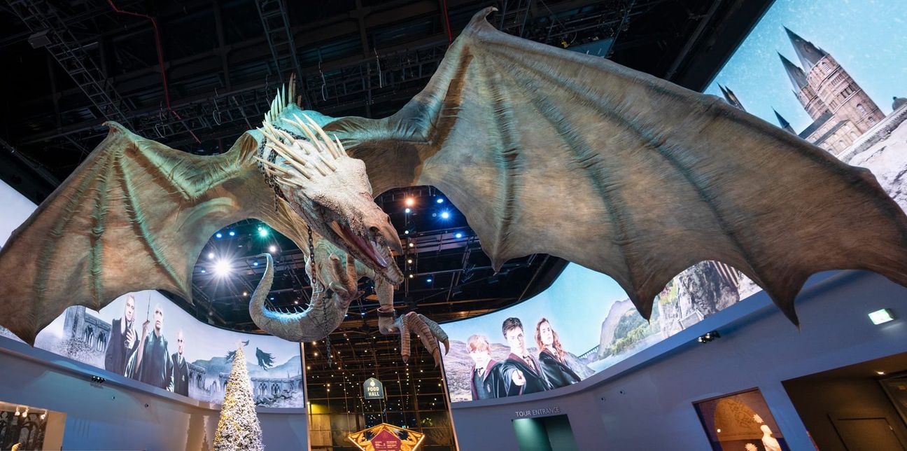 Der "Ukrainische Eisenbauch" schaut auf die Besucher herab.