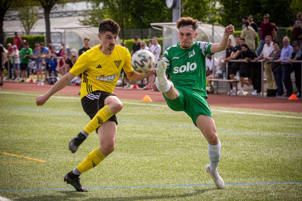 Kane Ehmke (rechts) und der GSV Maichingen haben mit dem 6:3 in Echteringen ein Ausrufezeichen gesetzt. Bild: Eibner