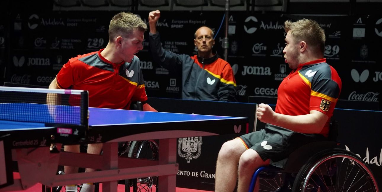 Volker Ziegler (Mitte) mit und seine beiden Topspieler Thomas Schmidberger und Valentin Baus (rechts) Bild: Hannes Doesseler