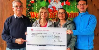 Von links: Ulrich Bauer, Jasmin Bauer, Claudia Frers vom ambulanten Kinder- und Jugendhospizdienst sowie Marcel Bauer.