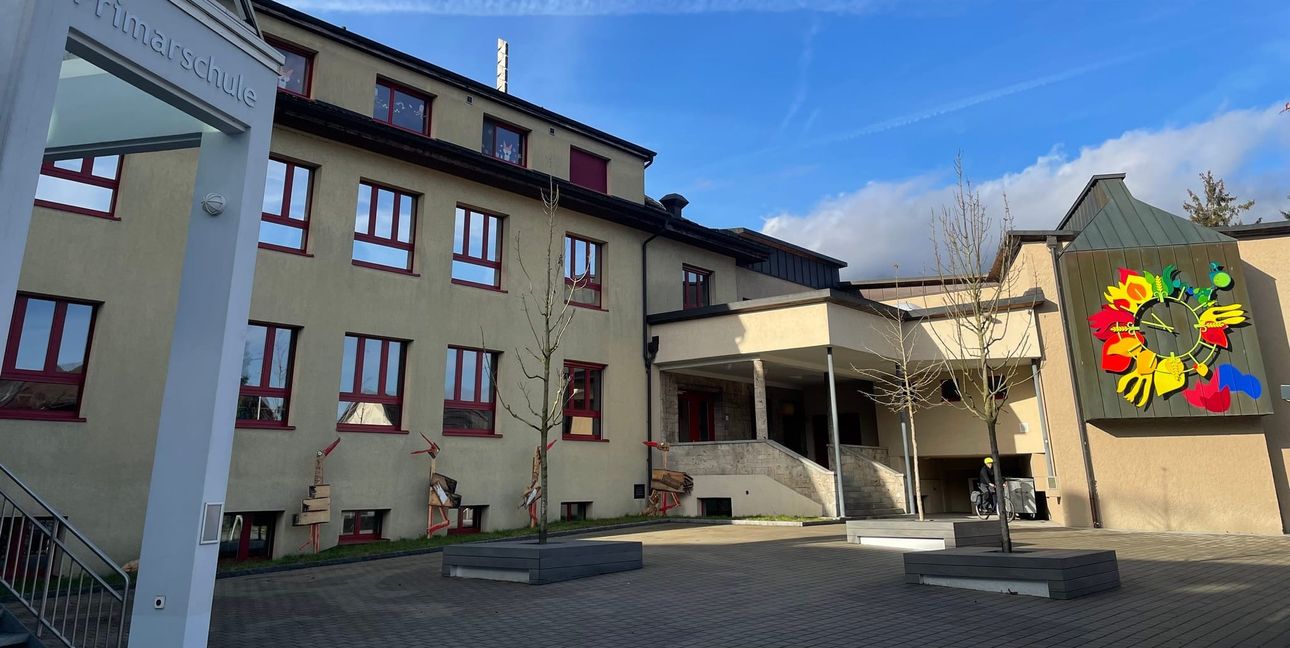 Die Schule in Ruggell, mit der sich die Familie Altmann 1938 in Liechtenstein den Pass des Fürstentums erkauft hat.