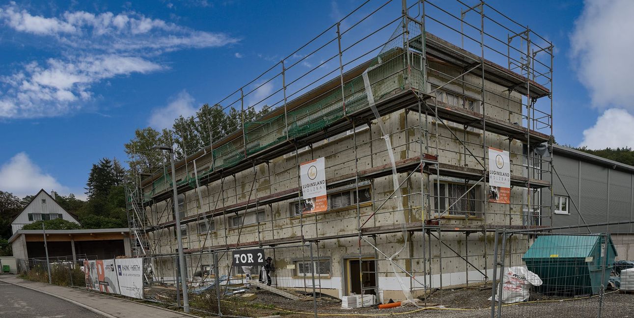 Fast fertig ist der neue Bauhof der Gemeinde Grafenau. Im Frühjahr soll der Neubau bezugsfertig sein.     Bild: Richter