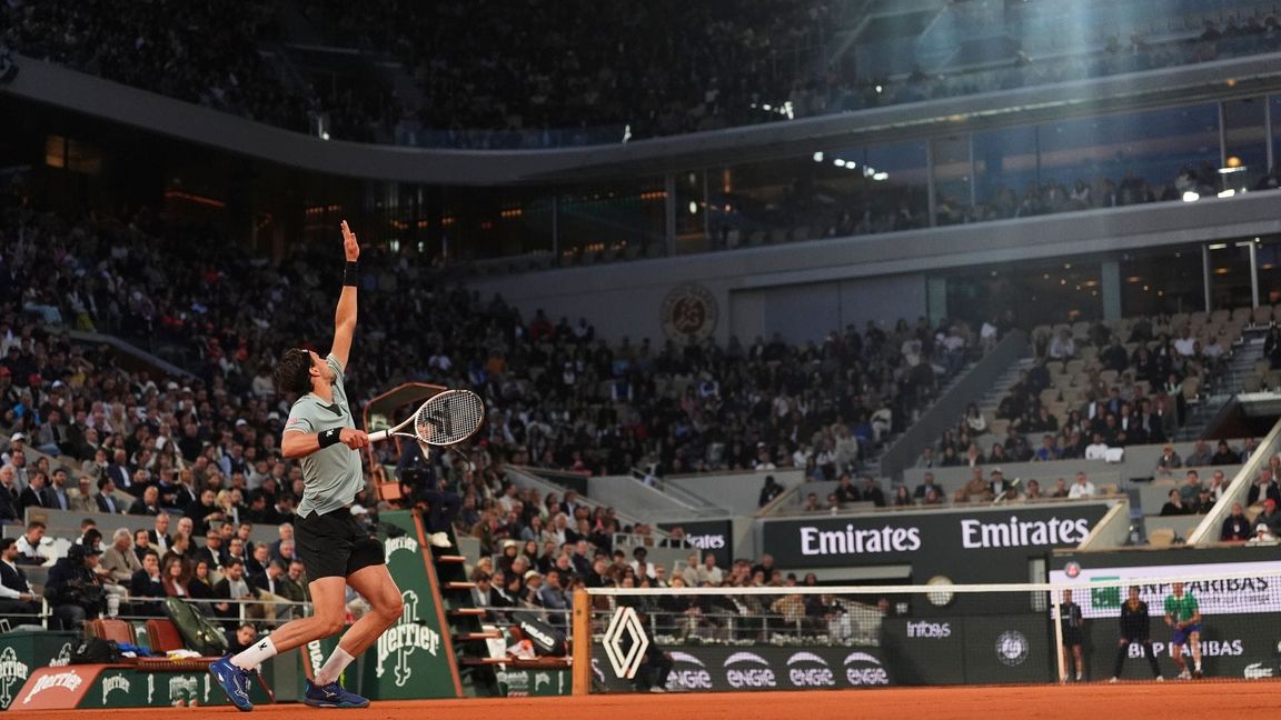 Jannik Sinner gegen Arthur Rinderknech bestritten eine Night Session in Paris.