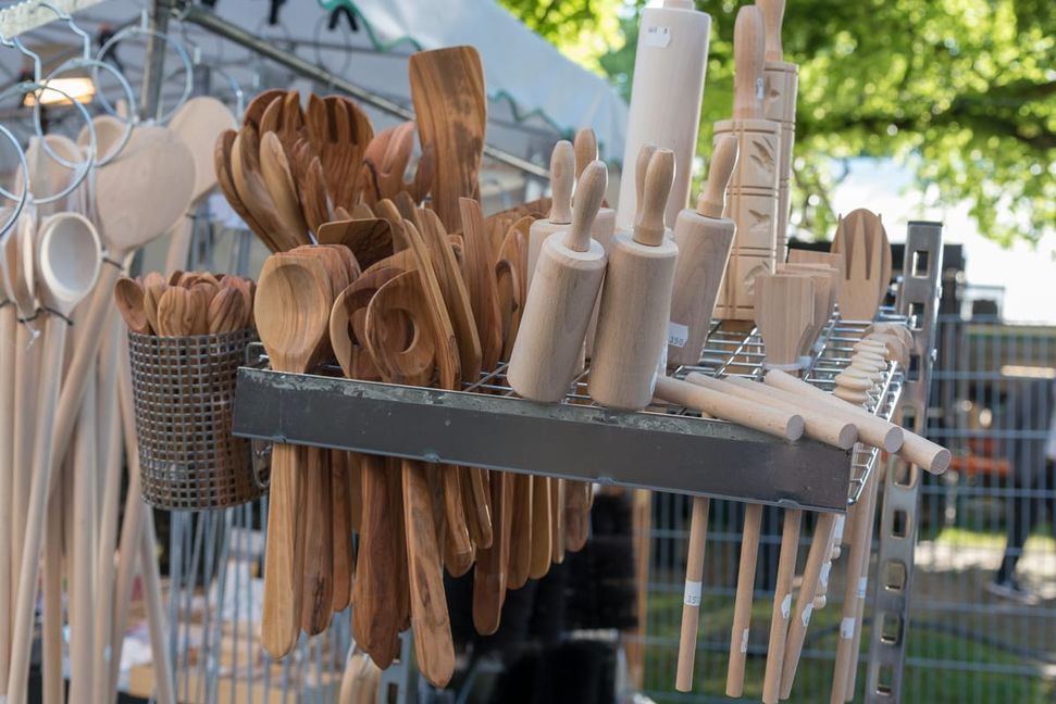 Auch Haushaltswaren gibt es auf dem Pfingstmarkt.