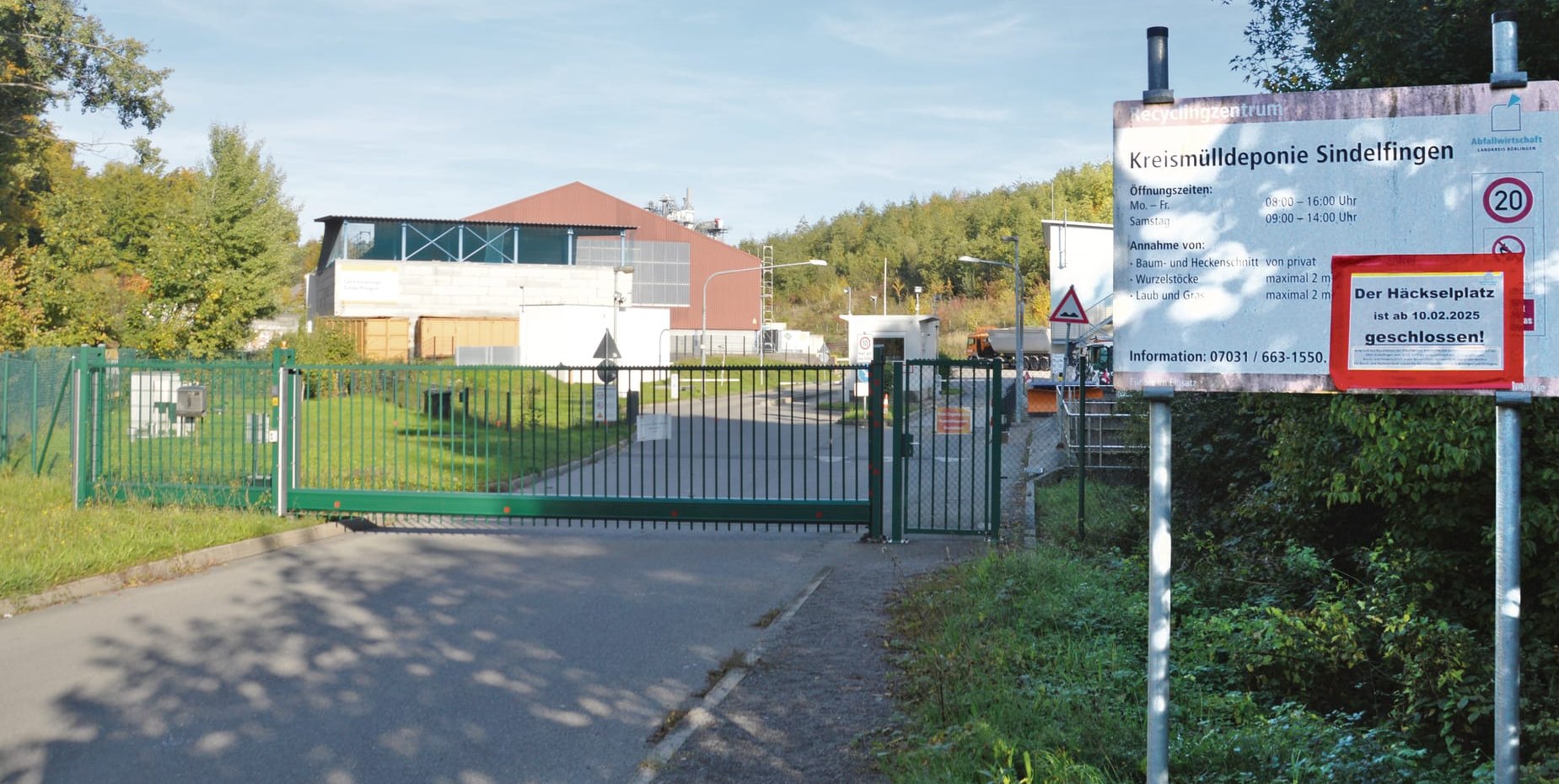 Einfahrt zum Häckselplatz bei der Kreismülldeponie Sindelfingen.
