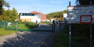 Einfahrt zum Häckselplatz bei der Kreismülldeponie Sindelfingen.
