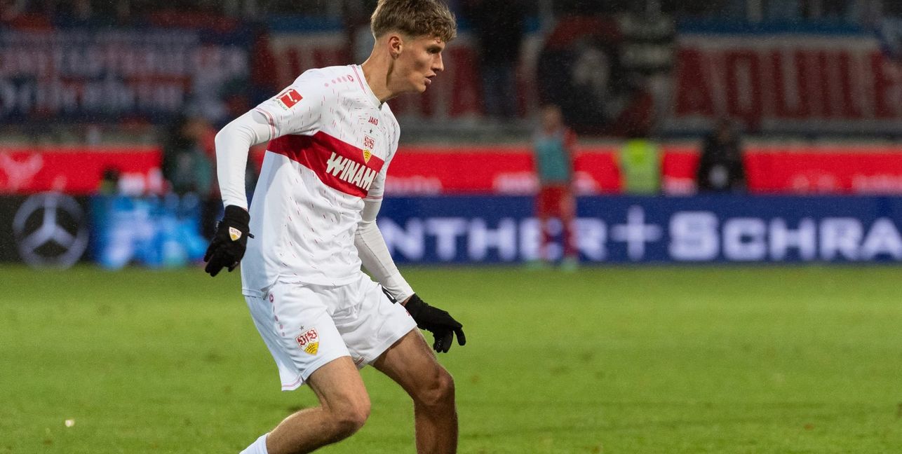Luca Raimund im November 2023 beim Bundesligaspiel des VfB Stuttgart beim 1. FC Heidenheim auf der Ostalb.