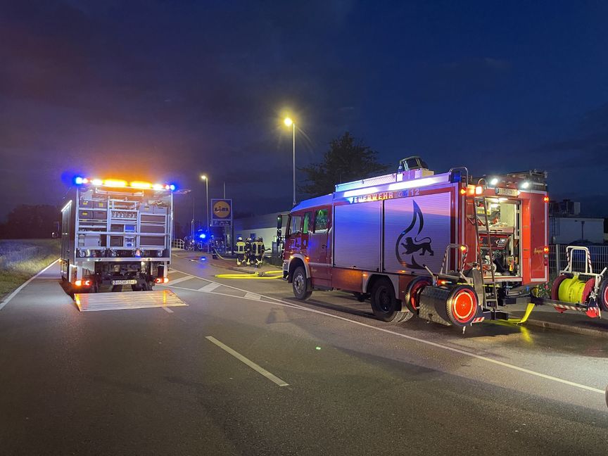 Die Feuerwehr war mit einem Großaufgebot vor Ort. Bild:  SDMG/Dettenmeyer