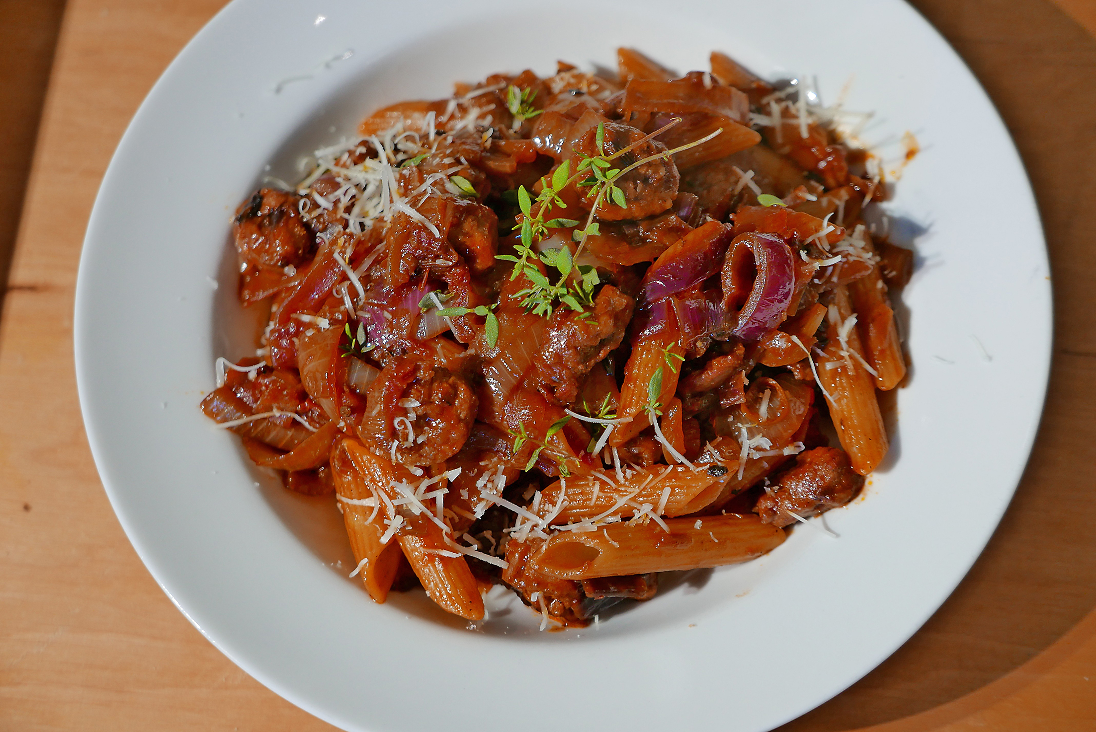 pasta mit salsicca und zwiebeln