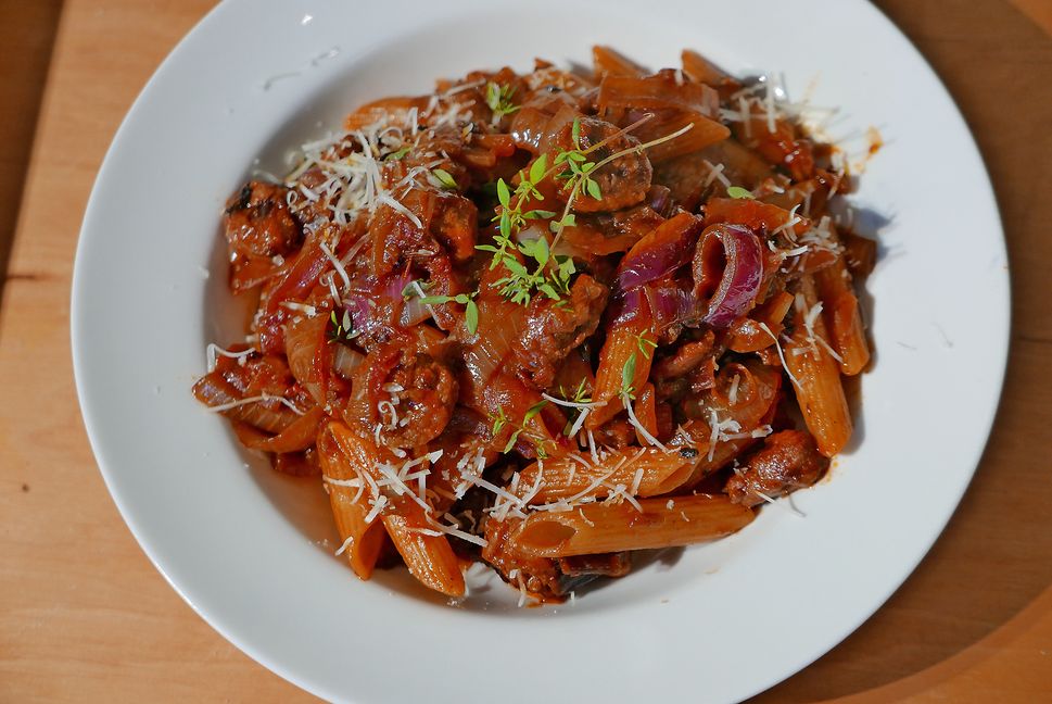 pasta mit salsicca und zwiebeln
